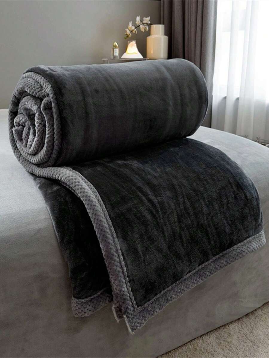 1 einfarbige Milchvelour-Decke, weiche Polyesterdecke mit leichtem Luxusstil, modisch, einfach, bequem und weich, multifunktionale warme Überwurfdecke, geeignet für Schlafzimmer, Wohnzimmer, Sofa, Camping, Büro und Reisen, Raum- und Schlafzimmerdekoration, maschinenwaschbar, leicht zu pflegen, geeignet für alle Jahreszeiten - Dunkelgrau - Übersicht 1