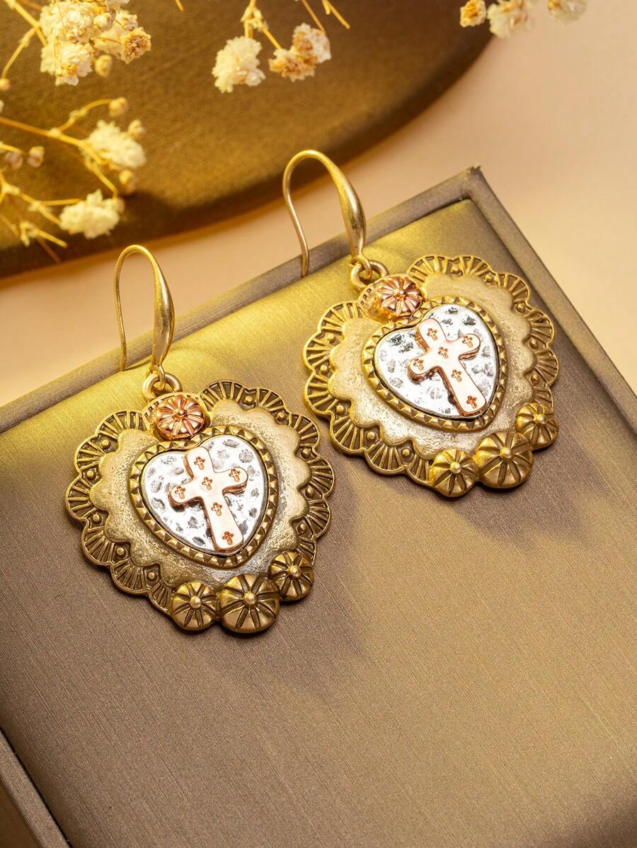 1 pereche de cercei vintage aurii cu inimă sculptată în cruce, cercei în stil religios exagerat, potriviți pentru evenimente cu tematică religioasă, fotografie în stil bisericesc vintage, ținute de petrecere retro europene și americane sau ținute zilnice în stil religios retro, adăugând o atmosferă puternică de artă religioasă retro ținutei dvs. și prezentând o personalizare unică.