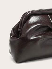 This Lady Is Holding A Pleated Cloud Design Bifold Wallet, Versatile In Use, Large Capacity, Fashionable And Minimalist, Suitable For Shopping And Going Out. - Coffee - View 6