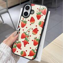 غطاء هاتف بنمط الفراولة الرائع! متوافق مع أبل وأخرى. حواف سوداء، الغطاء مغطى بنمط فراولة طازجة وعصيرية، مزين بنقاط حمراء وأزهار صغيرة، طازج وحلو. فتحة واقية للكاميرا لمنع الخدوش. فتحات دقيقة للوصول السهل. سواء كنت تستخدم أبل أو أخرى، سيضيف هذا الغطاء لمسة أنثوية فورية لهاتفك، وكأنك تمسكين بحلاوة الصيف في يديك.