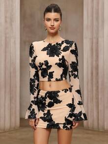 Women's Fashion 3D Embroidery Hollow Out Backless Flare Sleeve Crop Top And Bodycon Mini Skirt 2 Pieces Set, Suitable For Daily And Party Occasions