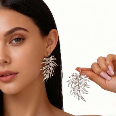 1 Pair European & American Metal Leaf Textured Dangle Earrings For Women, Suitable For 10 Occasions, Autumn/Winter Holiday, Niche, Exaggerated, High-End, Elegant Earrings