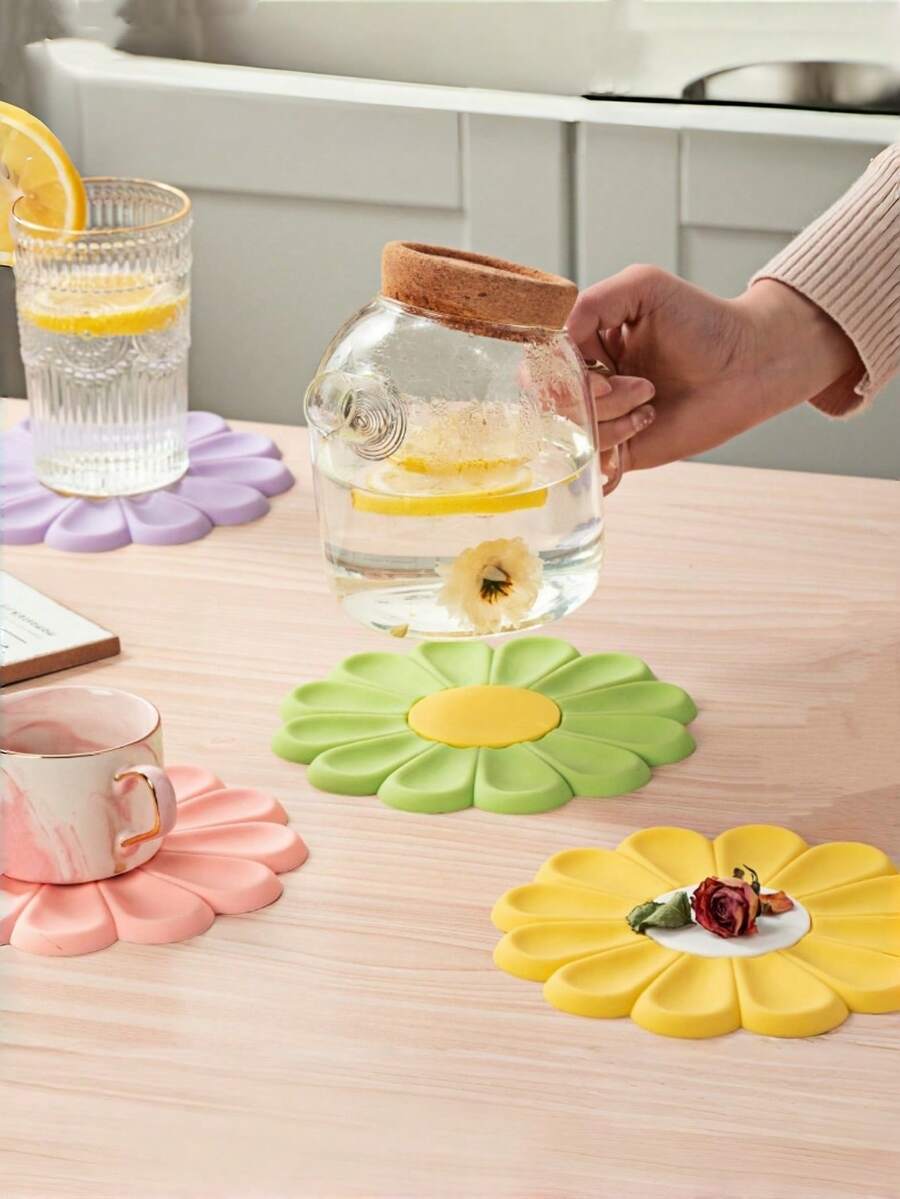 1Pc Trivet Mats - Heat Resistant, Kitchen Pads For Pots, Pans & Dishes - Perfect Christmas & Halloween Gift - Multicolor - View 1