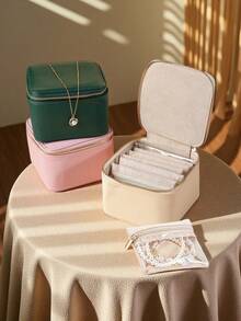 صندوق مجوهرات سفر كبير السعة مع 12 كيس مخمل للمجوهرات، منظم مجوهرات سفر للنساء، صندوق مجوهرات للنساء للعقود والخواتم والأقراط، مناسب كهدية لصديقاتك وأصدقائك والفتيات في المناسبات والأعياد وعيد الأم. منظم تخزين للنساء للسفر والضروريات والعودة للمدرسة والسكن الجامعي وديكور الخريف - متعدد الألوان - مشاهدة 9