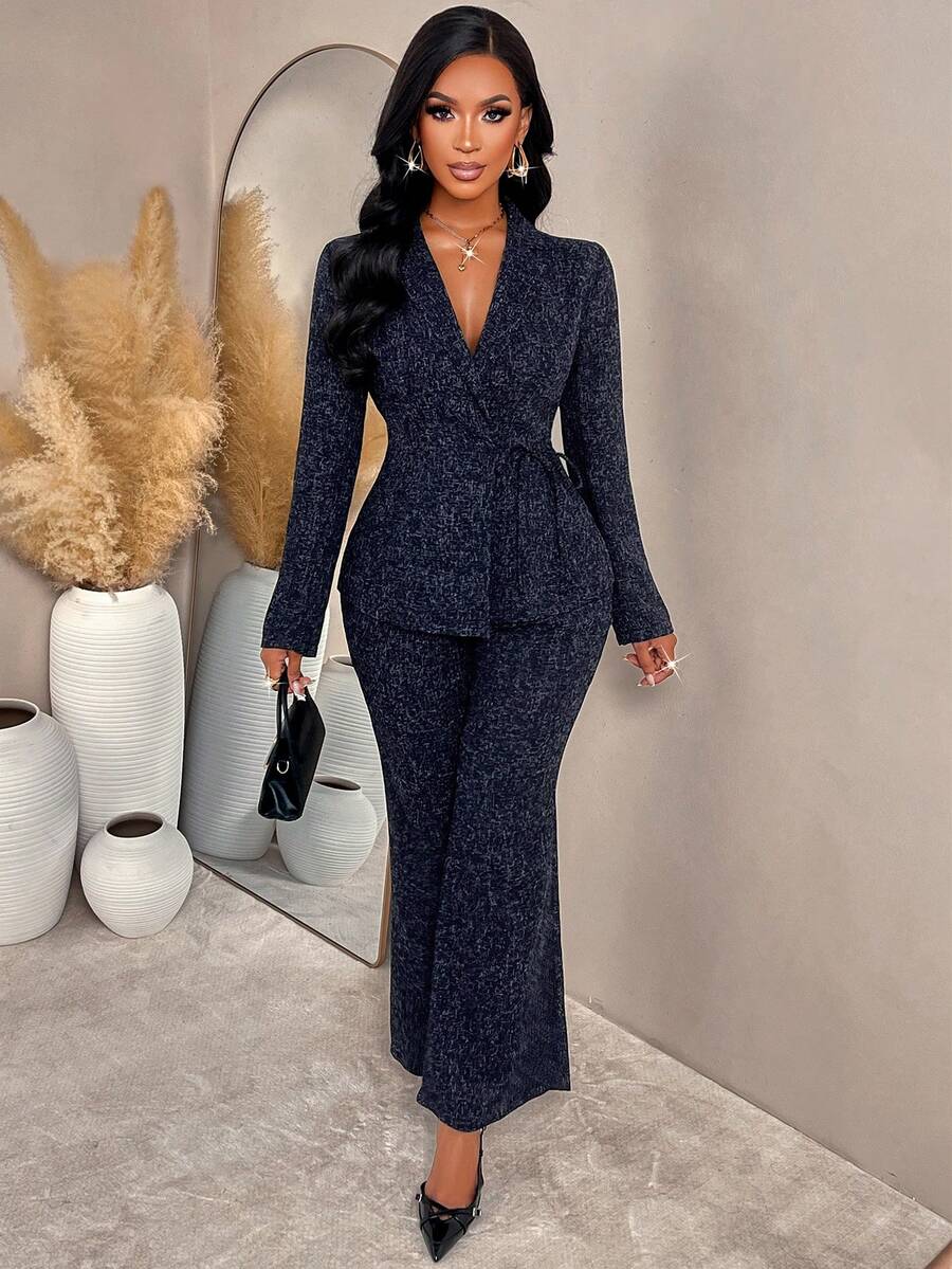 Terno casual azul-marinho Amarilo e calça boca de sino, conjunto de duas peças com tecido tweed, roupa para escritório, estilo descontraído, estilo tradicional, roupas de outono/inverno para mulheres