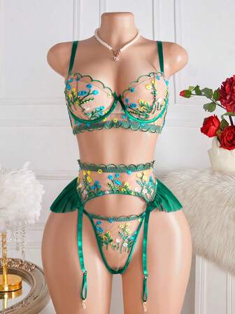 3-delars sexigt underklädesset för kvinnor, justerbara axelband, 3-raders hyskstängning, triangelkupa-bh, volangstropp, stringtrosa, kontrastbroderi, löst halvtransparent sexigt intimt pyjamasset