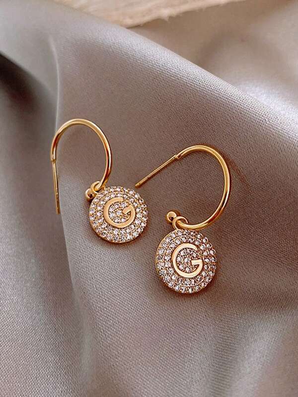 2 piezas de pendientes personalizados con diseño de letra de alta calidad, adecuados para damas de moda para uso diario o fiestas