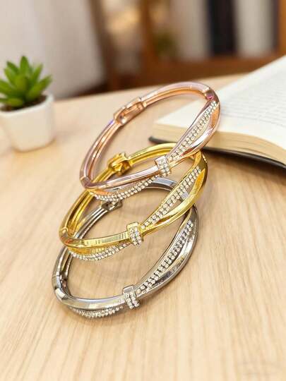 A Fashionable And Elegant Diamond Encrusted Bracelet, Suitable For Daily Wear, Vacation Dates, And Other Occasions, And Also A Surprising And Exquisite Small Gift.