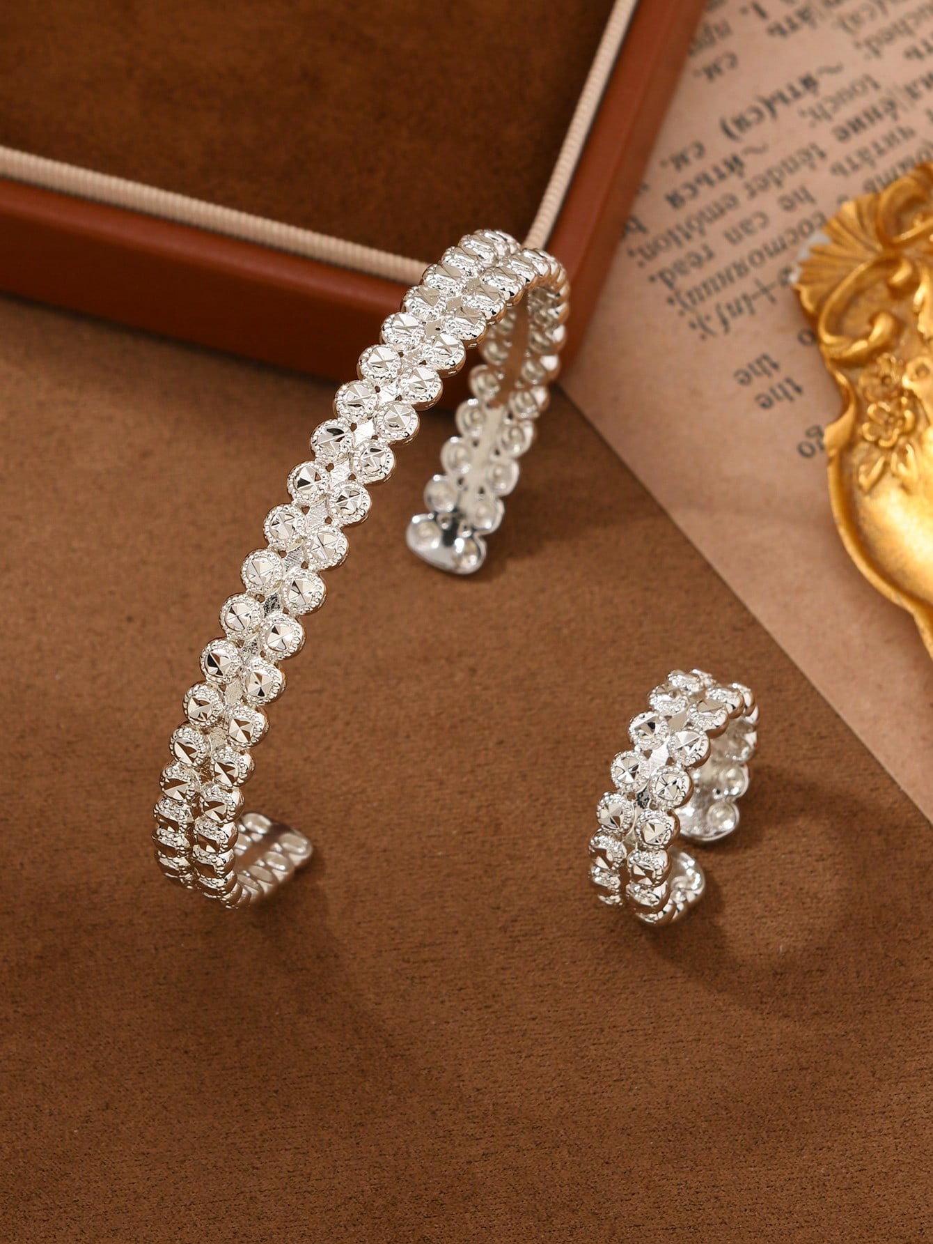 مجموعة سوار وخاتم من النحاس المطلي بالذهب عيار 24...