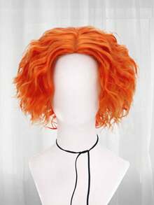 Perruque bouclée courte orange unisexe chic - Perruque de costume synthétique bouclée comme du maïs, fluffy. Idéale pour les fêtes, les festivals de musique, les mascarades et le Comic Con. Perruque rock and roll des années 80 unique et cool. Accessoire vestimentaire amusant et fou. Haute densité, look naturel, facile à utiliser. Idée de cadeau parfaite pour Noël, anniversaires et Thanksgiving. Décorations pour bars, clubs, raves, photographie, accessoires de scène - Orange - Voir 4
