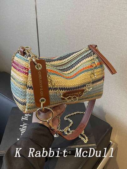 New Spring And Summer Contrast Striped Woven Straw Shoulder Bag, Fashionable Letter Patch Decorated Women's Shoulder Bag With Chain, Casual Vacation Straw Messenger Bag, Summer Straw Beach Bag For Women, Vacation Essentials, Perfectly Matching With Beach Accessories Women, Beach Necessities, Beach Essentials,Beach Stuff & Summer Essentials, Newest Holiday Bag