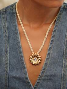 Collar de cuerda con forma de corazón de girasol