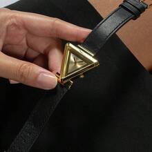 Guess Reloj de cuarzo para mujer con caja de 34 mm en tono dorado y correa de cuero, con manecillas triangulares, un reloj de estilo minimalista y elegante adecuado para uso diario y como regalo - Dorado - Ver 4