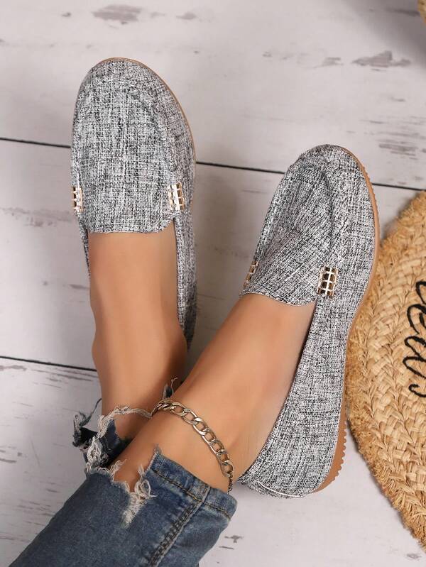 Nuovi mocassini casual comodi e di taglia grande, versatili per pendolarismo quotidiano, vacanze, shopping, non affaticanti, minimalisti, leggeri, decorati con fibbia metallica, tessuto patchwork, punta tonda, adatti per tutte le stagioni