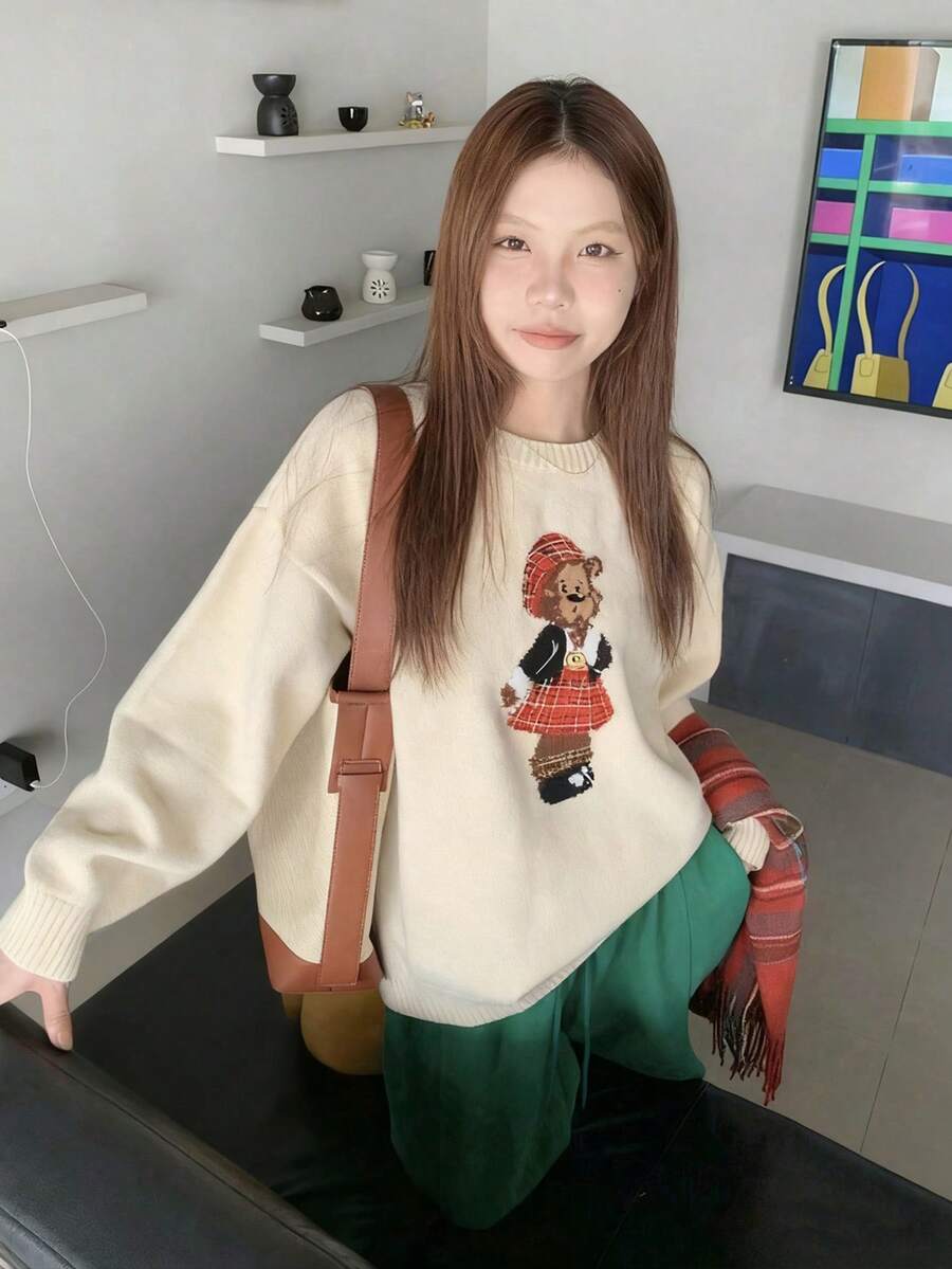 女式熊图案圆领长袖落肩毛衣 - 杏色 - 查看 1