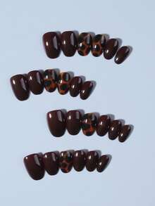 24pcs Short Oval Brown French Acrylic Press-On Nails, Perfect Fit, Set Includes: 1pc Jelly Gel And 1pc Nail File. The Brown Nail Stickers Make Your Fingertips Shine Beautifully, Suitable For Parties, Dancing And Daily Use.
