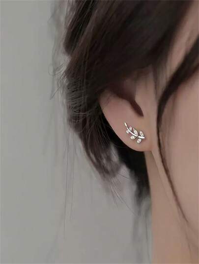 1 paire de boucles d'oreilles à feuilles et branches de mode pour femmes, décorées de strass, convenant pour un port quotidien et les vacances