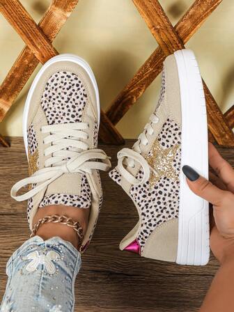 Beige Patchwork Leopard Print Glitter Retro & Fashion Unisex Sneakers, European & American Style Outdoor Skateboard Shoes, Lace-Up, Round Toe, Low-Top, Versatile, Holiday Gift, Casual Wear, Party, Women's Athletic Shoes