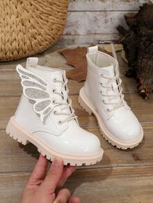 1 par de botas blancas para bebés/niños pequeños, de material PU suave y brillante, con cremallera metálica, decoración de alas con lazo y strass, punta redonda, suela gruesa antideslizante y cómoda, de media pantorrilla, adecuadas para niñas estudiantes, uso casual diario, viajes, escuela, otoño/invierno