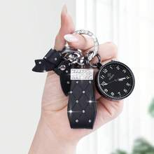 1 pezzo Portachiavi per auto con fiocco elegante e design di orologio super luminoso, appositamente progettato per la decorazione di auto di fascia alta, adatto per portachiavi e decorazioni per borse, il miglior regalo