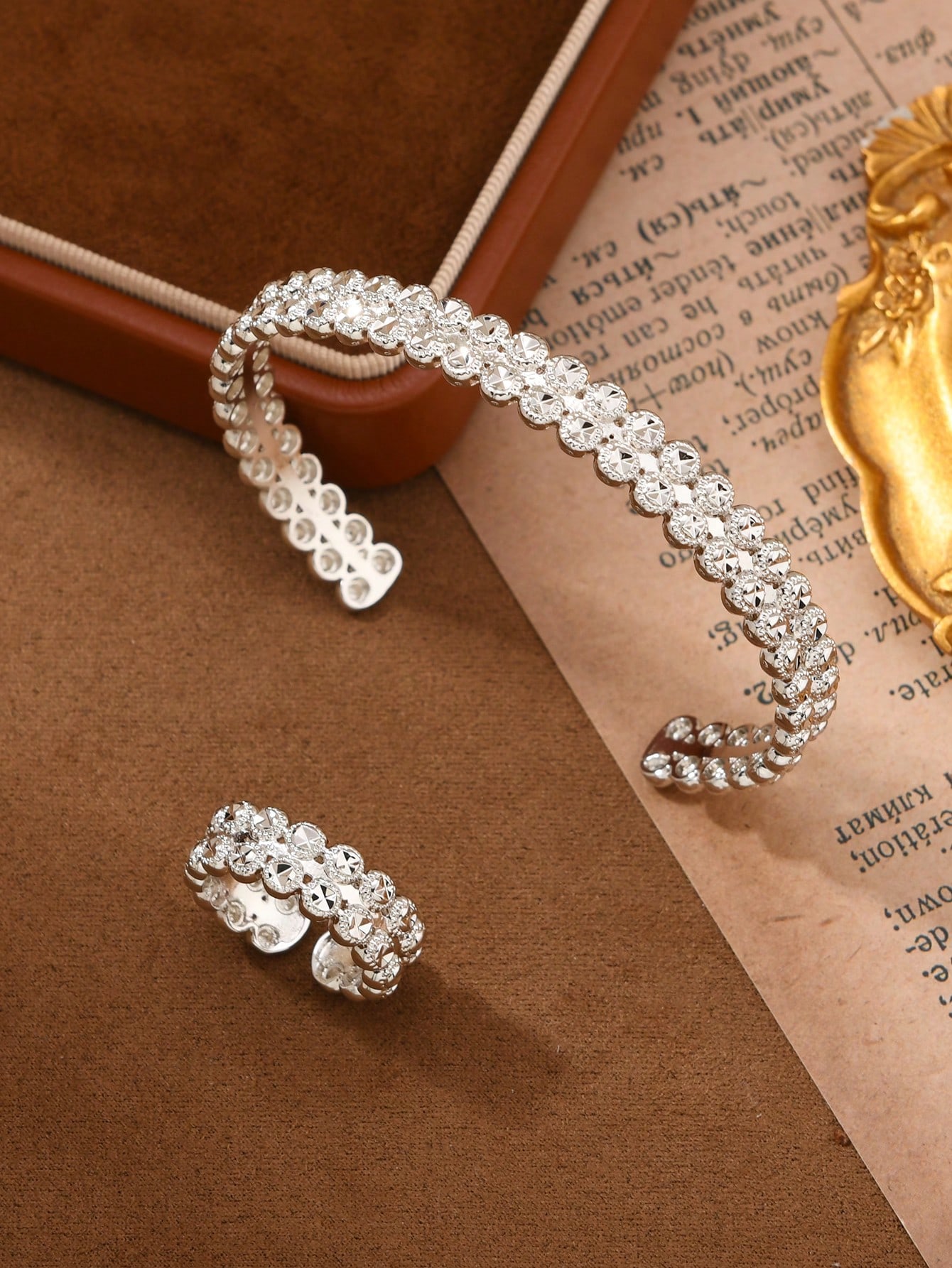 مجموعة سوار وخاتم من النحاس المطلي بالذهب عيار 24...