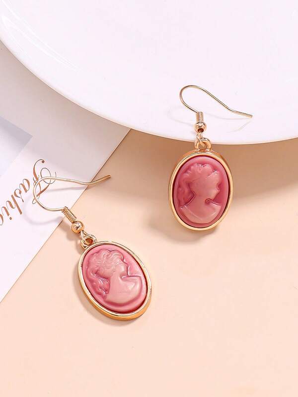 زوج من أقراط الكاميو الملكي المنقوش بطراز قديم من الراتنج، أقراط الكاميو الملكي بمظهر قديم للنساء، قلادة كاميو فيكتوريا مع أقراط، مجوهرات عصرية، إكسسوارات للنساء، أقراط عيد الميلاد، هدية عطلة للمرأة