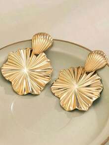 1pair Geometric Design Minimalist & Exaggerated European And American Style Seashell Earrings, Earrings For Women, Valentine'S Day, Gold Hoop Earring, For Holiday And Daily Wear - Gold - View 2