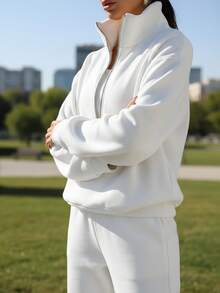 Women's Two-Piece Set Sweatshirt Fleece Sports Street Casual Fashion Outfit For Women. Made With Soft Fleece Fabric And A Half-Zip High Neck Design, This Set Of Two Sweatshirts And Jogger Pants Offers A Perfect Balance Of Warmth And Comfort With A Sweet And Relaxed Vibe. It's A Chic And Effortless Essential For Autumn And Winter, Ideal For Lounging At Home Or Going Out Casually. - 白色 - 查看 1