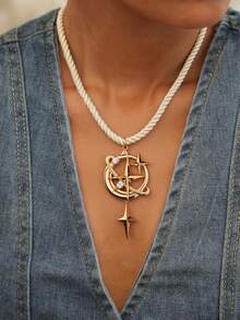 Collar de cuerda con colgante de estrella y luna