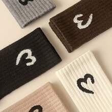 5 Paar leichte, atmungsaktive Socken mit Halbherz-Muster, einfarbige Mittelsocken in Maillard-Farben, atmungsaktiv und schweißabsorbierend, universell für alle Jahreszeiten geeignet, passend für Outdoor-Sportarten, täglichen Lässig-Gebrauch, weiche Wintersocken für Zuhause, bequem für den Innenbereich.