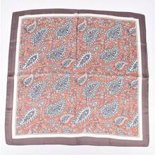 1PCS Women's Fashion Versatile Cashew Flower Pattern Simulation Silk Printing Thin 70cm * 70cm Square Scarf Silk Scarf, Multi-Purpose As Headscarf, Belt, Bag Accessories, Hair Scarf, Fashion Accessories Headscarf, Headband, Headband Is Very Suitable For Dressing Up Your Style - 深灰 - 查看 4