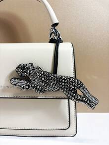 1 pieza Mochila, bolso de hombro, bolso diagonal, bolso de mano, bolso de axila, bolsa de maquillaje u otra bolsa de almacenamiento, colgante de coche, llavero, colgante de cintura, colgante de equipaje, colgante de identificación, hecho a mano con cuentas en negro, plateado y dorado con diseño de leopardo, versátil, divertido e interesante, adecuado para parejas, novias, estudiantes, hombres y mujeres para el trabajo, el transporte diario, citas, vacaciones, viajes, regalos pequeños, cumpleaños, etc.