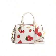 Coach Bolso Boston mini de mujer Rowan 18 con estampado de fresa, logotipo dorado y unicolor, color marfil y rojo CH161