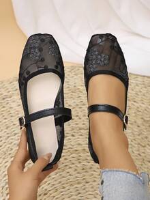 Árbol del dinero de malla negra con flores de hilo plateado