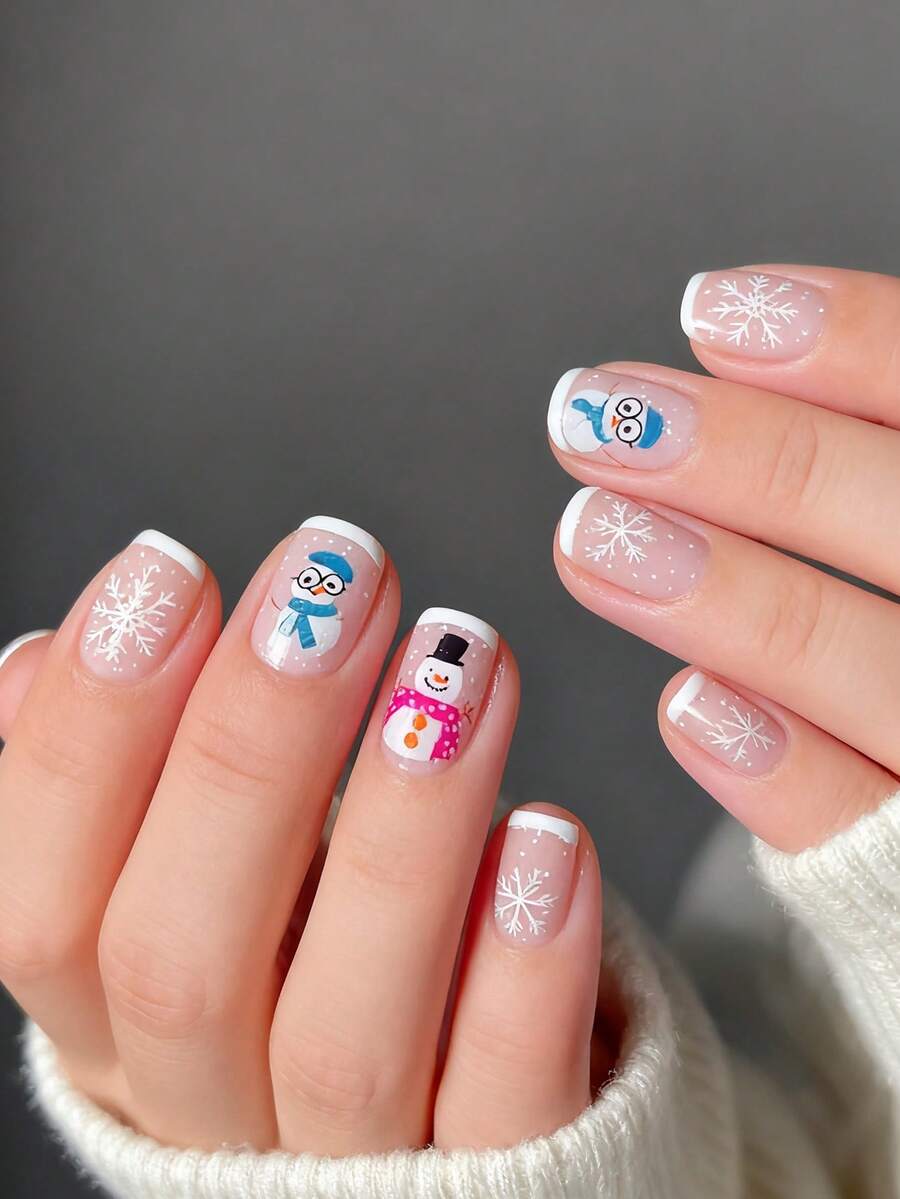 立即升级您的外观，24 件短方形按压式圣诞假指甲优雅可爱企鹅雪人蓝色和粉色围巾白色指甲时尚白色法式白色雪花假指甲全覆盖假指甲套装适合女性和女孩，包括美甲沙龙，1 块果冻凝胶和 1 个锉刀 Stri 果冻凝胶随机发货 - 白色 - 查看 1