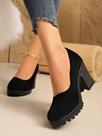 女士经典纯黑色高跟鞋 - 圆头设计 - 尺码 36-43 - 优质天鹅绒材质，光滑舒适 - 黑色高跟鞋，纯色粗跟浅口鞋 - 超高跟设计时尚优雅 - 优质材料不易脱落 - 粗高跟鞋 - 时尚百搭