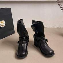 Vaqueros occidentales, pantalones cortos de tubo con pliegues negros acanalados, zapatos de mujer de puntera redonda con tacón grueso retro