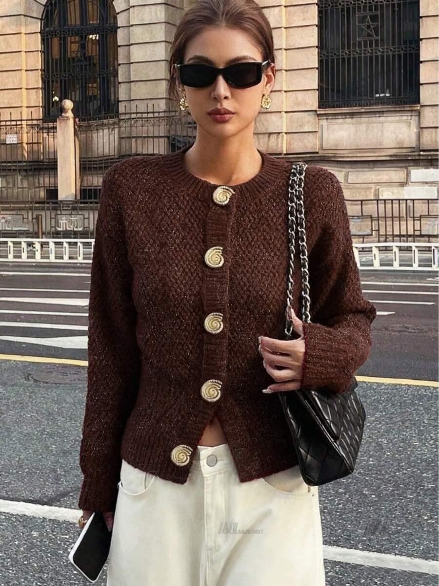 Einfarbiger gerippter Knopf-Glanzgarn-Muschelknopf-Cardigan, Partytragen