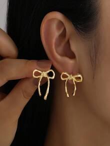 Dainty Bow Stud Earrings For Women - Elegant Gold Tone Ribbon Knot Design With Subtle Feminine Vibe - Lightweight & Comfortable For All-Day Wear - Ideal For Office, Casual Outings, Parties, Bridal Showers, Or Thoughtful Gift For Her - Vàng - Xem 9