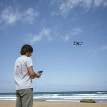 PRIXTON Pegasus GPS 無人機配備 WiFi、高清攝影機、光學穩定器、自動返回、內建燈、200 公尺範圍、16 分鐘飛行時間、行動應用程式、遙控器✅ 24/48 小時內出貨 - 黑色 - 查看 8