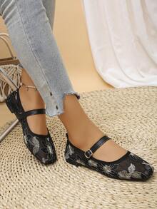 夏季新款时尚百搭玛丽珍鞋，黑色网面底 - 黑白花卉镂空网面透气女士平底休闲一脚蹬鞋，舒适系带蕾丝刺绣软底芭蕾平底鞋，随机图案 - 黑底網紗-大白黑花 - 查看 7