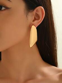 1 par de pendientes ovalados asimétricos exagerados de Europa y América, nuevos, retro, de nicho, de alta gama, personalizados y únicos, adecuados para que las mujeres los usen en reuniones diarias y fiestas