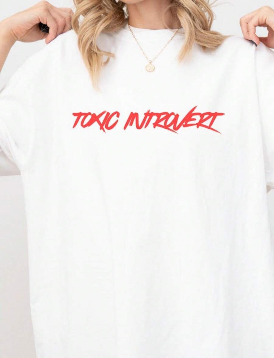 Toxic Introvert Graphic T-Shirt, Funny Introvert Shirt, Sarcastic Quote Tee, Bold Red Text Shirt, Gift For Introver, Uni Tee.JPG220G Heavyweight Cotton T-Shirt For And Wo – Crafted From Thick, Breathable Pure Cotton For Lasting Comfort And Durability. Perfect For Work, Gym, Travel, Casual Outings, Outdoor Sports, And Layering In All Seasons. Great For School, Streetwear, Or Just Relaxing At Home. - 白色1 - 查看 1