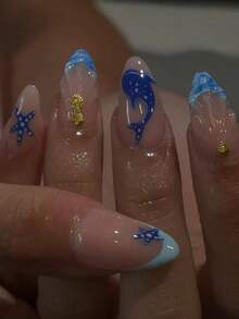 Bộ 24 miếng dán móng tay gel 3D hình hạnh nhân, chủ đề đại dương bao gồm hình rùa, cá ngựa, vỏ sò, cá voi, thiết kế đầu móng kiểu Pháp, chiều dài ngắn vừa vặn hoàn hảo, bộ móng giả acrylic kèm 1 gel dẻo và 1 dũa móng. Móng tay chủ đề đại dương làm cho đầu ngón tay của bạn tỏa sáng rực rỡ, phù hợp cho các bữa tiệc, khiêu vũ và sử dụng hàng ngày. Dụng cụ làm móng - Màu xanh lam - Xem 2