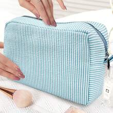 GFU Makeup Bag For Women, Cute Cosmetic Bag, Lightweight Toiletry Make Up Bag, Large Seersucker Aesthetic Organizer Storage Pouch For Girls, Women And Moms Gifts, Lightblue{"Color_name":"LightBlue"} - 淺藍色 - 查看 6
