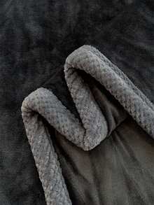 1 einfarbige Milchvelour-Decke, weiche Polyesterdecke mit leichtem Luxusstil, modisch, einfach, bequem und weich, multifunktionale warme Überwurfdecke, geeignet für Schlafzimmer, Wohnzimmer, Sofa, Camping, Büro und Reisen, Raum- und Schlafzimmerdekoration, maschinenwaschbar, leicht zu pflegen, geeignet für alle Jahreszeiten - Dunkelgrau - Übersicht 7