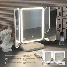 1个三折LED化妆镜，3倍/2倍/1倍放大倍率，便携式高清化妆镜，亮度可调，三色灯光，可折叠设计，内置800mAh可充电电池，USB充电，方便旅行携带，带触摸屏调光功能，是送给女性的最佳礼物，也是节日礼物的理想之选。