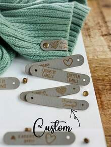 1pc Customized Knitted Faux Leather Label, Personalized Faux Leather Label With Rivet Snap, Customizable Name And Heart/Floral Pattern, Multi-Color Options, Suitable For Knitting, Handmade Or Crochet Items, Applicable For Beanies, Mother's Day Gifts, Father's Day Gifts, Friend Gifts, Handicrafts, Decorative Hanging Tags, Rivet Fixed Labels, Handmade Accessories, Creative Essentials - Multicolor - View 5