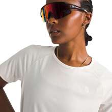 The  Sunriser Short Sleeve Shirt - Women's |  | Women Sports Bras - 白色沙丘 - 查看 4