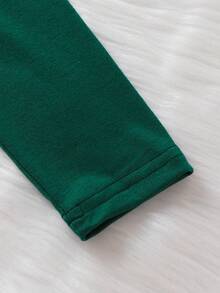 3 pezzi Set di magliette a maniche lunghe con collo rotondo, cappello di Babbo Natale, albero di Natale stampati, look natalizio casual e carino per bambini di età 3-7 anni